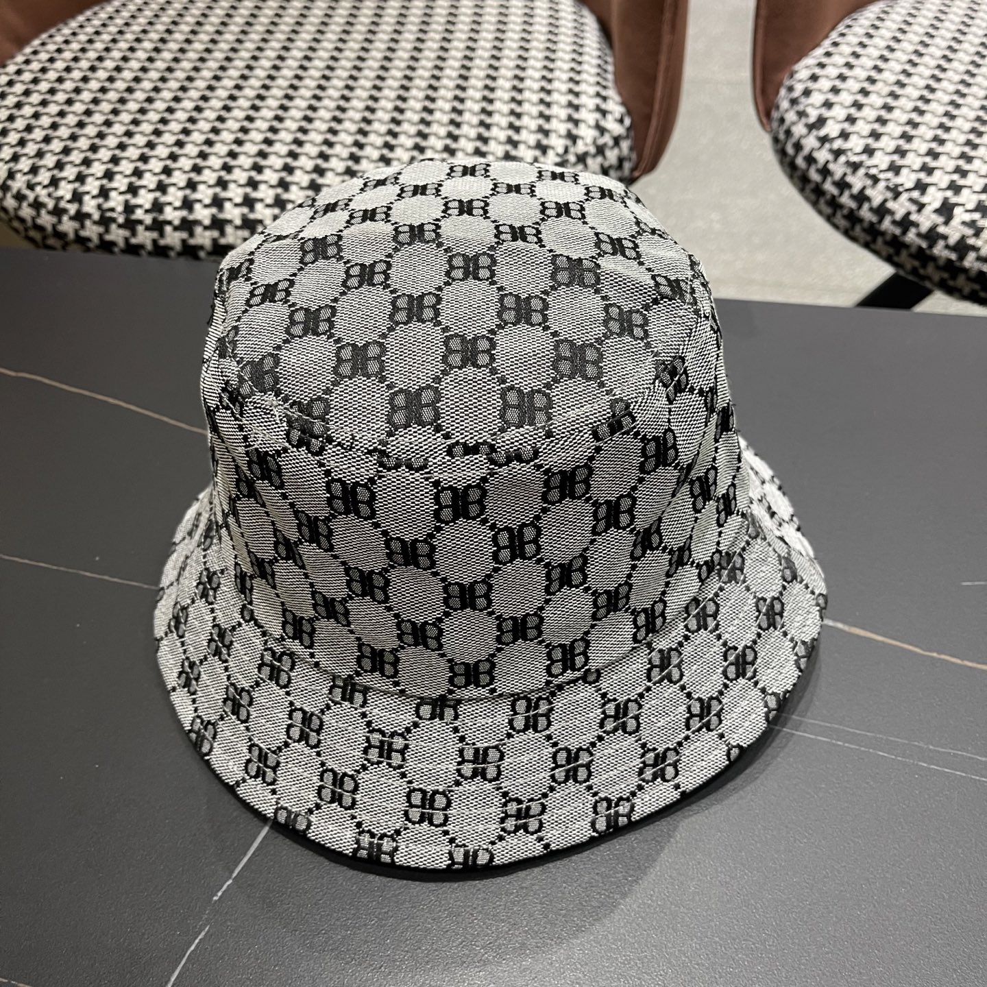 Balenciaga（巴黎世家）新款原单渔夫帽， 专柜1:1开模订制，轻盈透气，简洁大方！男女可用，四季