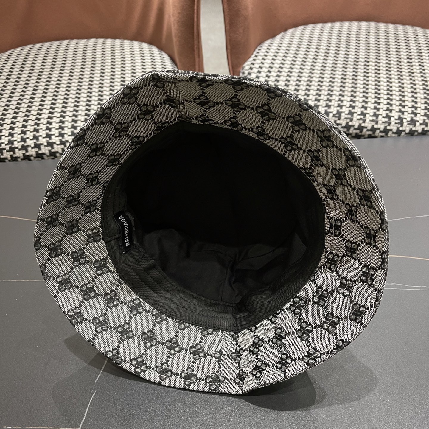 Balenciaga（巴黎世家）新款原单渔夫帽， 专柜1:1开模订制，轻盈透气，简洁大方！男女可用，四季