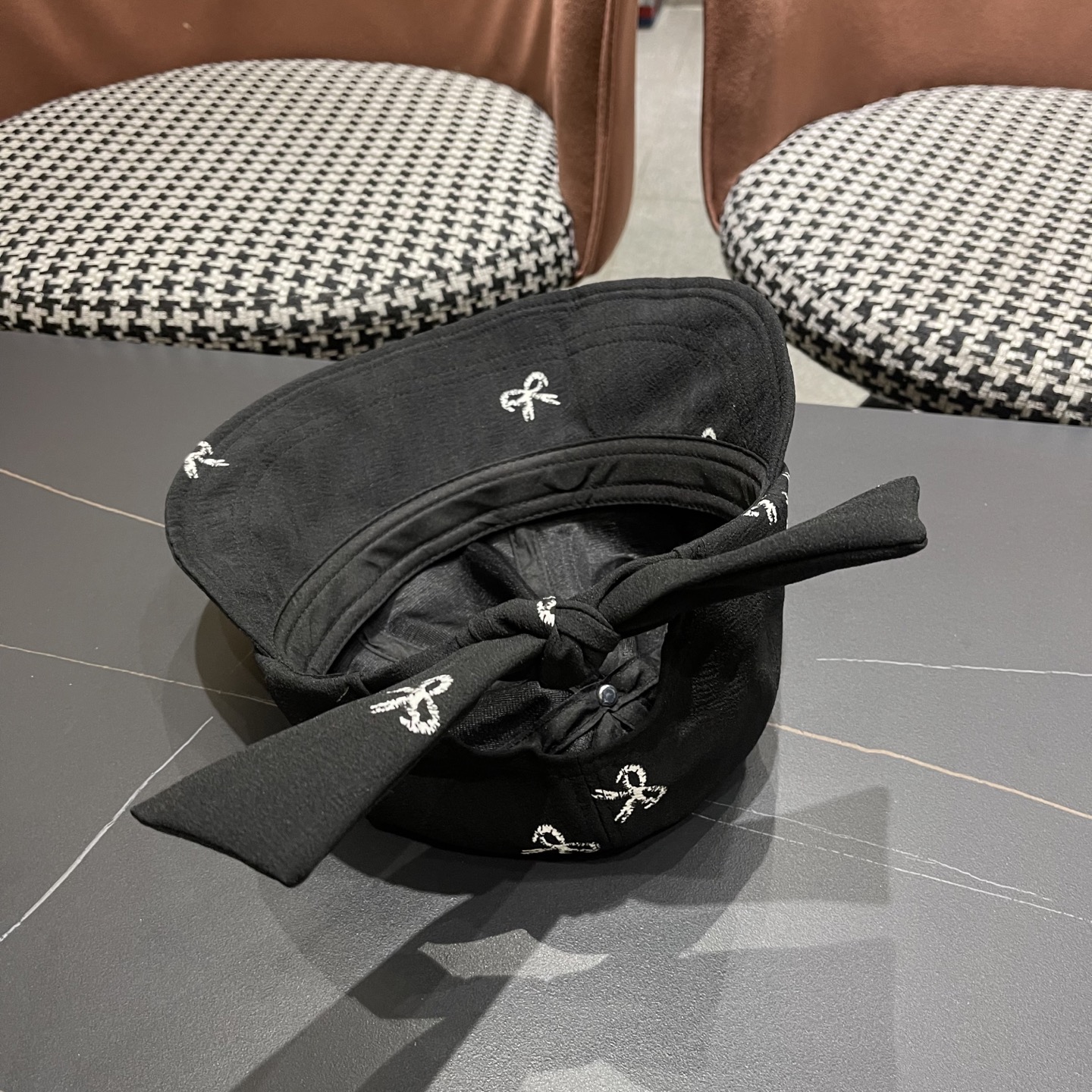 Prada普拉拉夏百搭薄款新款蝴蝶结系带鸭舌帽女户外体闲甜美大檐显脸小渔夫帽