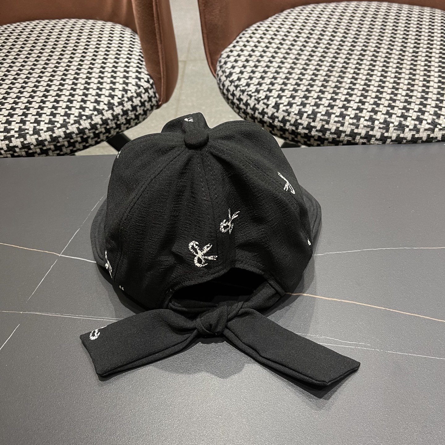 Prada普拉拉夏百搭薄款新款蝴蝶结系带鸭舌帽女户外体闲甜美大檐显脸小渔夫帽