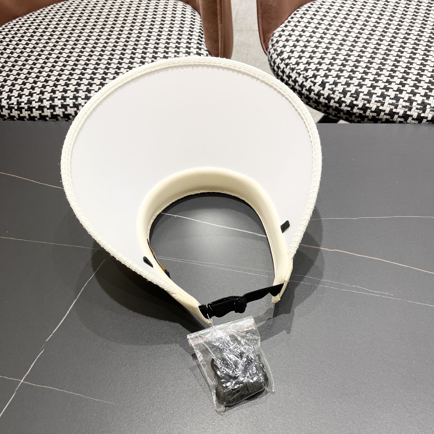   【LV路易威登】2025夏季新款男女款遮阳帽空顶帽，大牌出货，超方便！好搭！出街必备