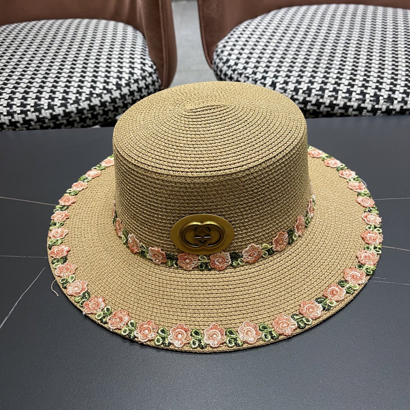 NO:227696,Gucci Summer flat top large brim straw hat women's sun protection and sun protection Korean style cool hat beach vacation versatile beach hat straw hat fisherman hat baseball hat, hat, gucci, espadrilles, hats19860909古奇Gucci 夏天平顶大檐草帽子女防晒遮阳韩版潮凉帽海边出游度假百搭沙滩帽帽子草帽渔夫帽棒球帽,帽子,gucci,espadrilles,hats,hat