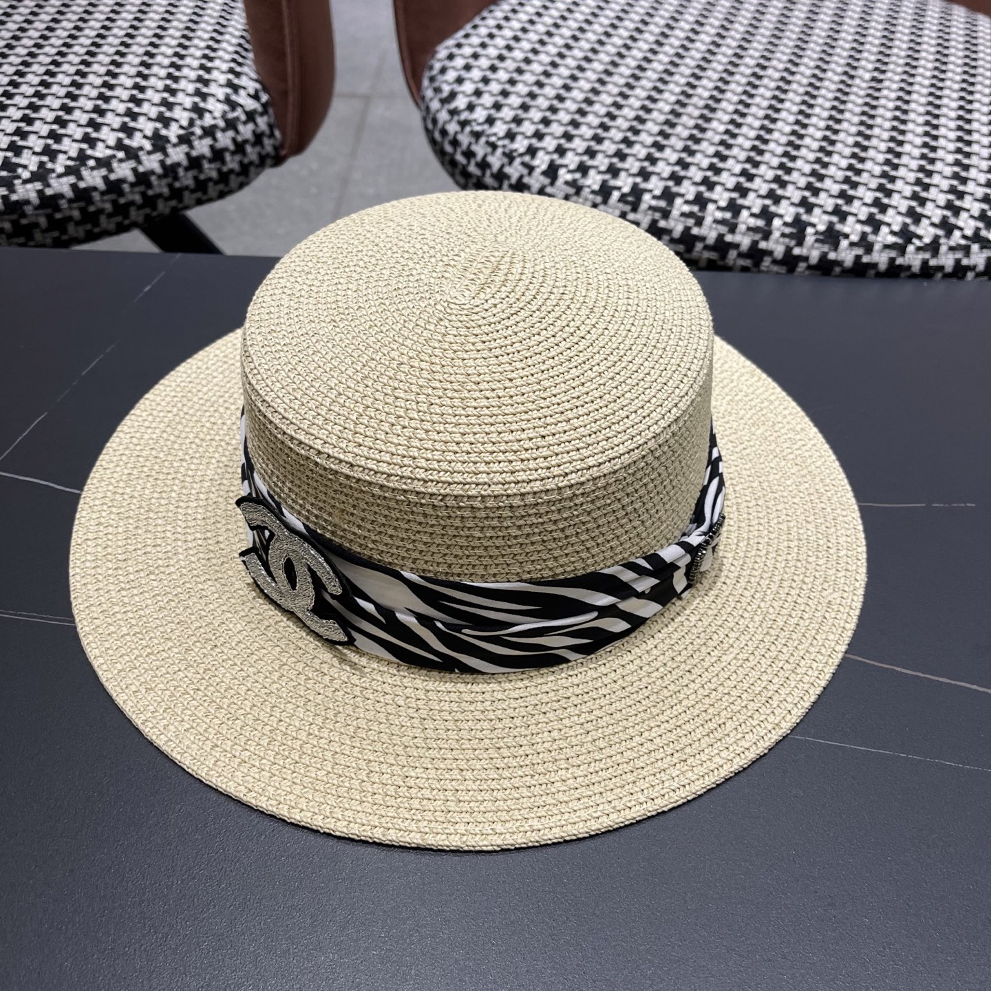  香奈儿Chanel平顶礼帽女士夏季法式时尚 2025新款草编太阳帽
子海边防晒遮阳草帽
