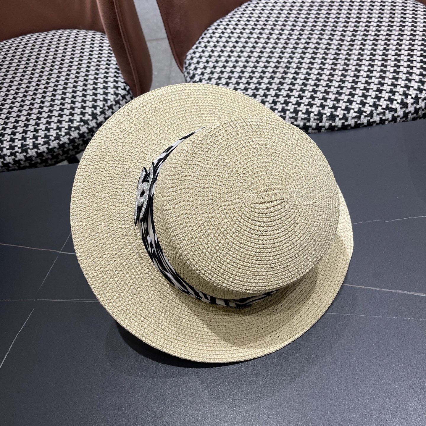  香奈儿Chanel平顶礼帽女士夏季法式时尚 2025新款草编太阳帽
子海边防晒遮阳草帽