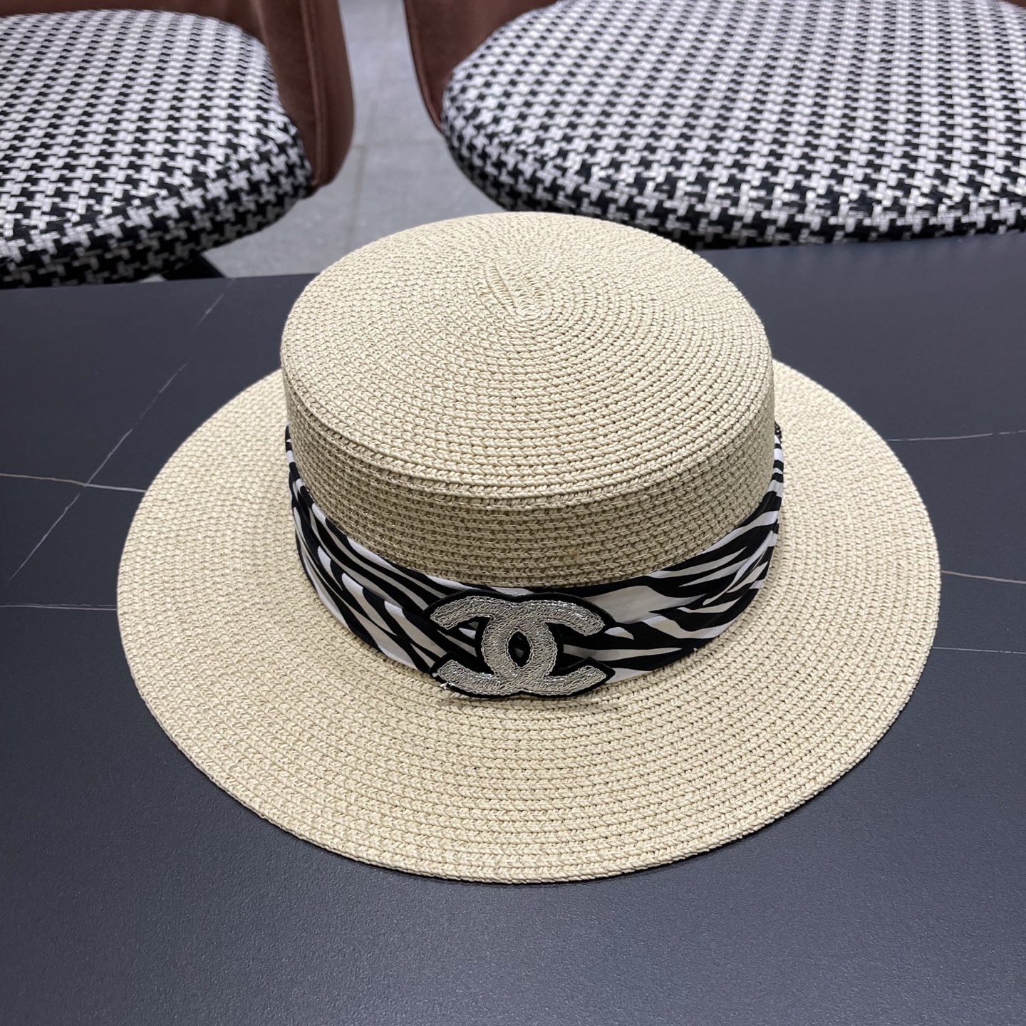  香奈儿Chanel平顶礼帽女士夏季法式时尚 2025新款草编太阳帽
子海边防晒遮阳草帽