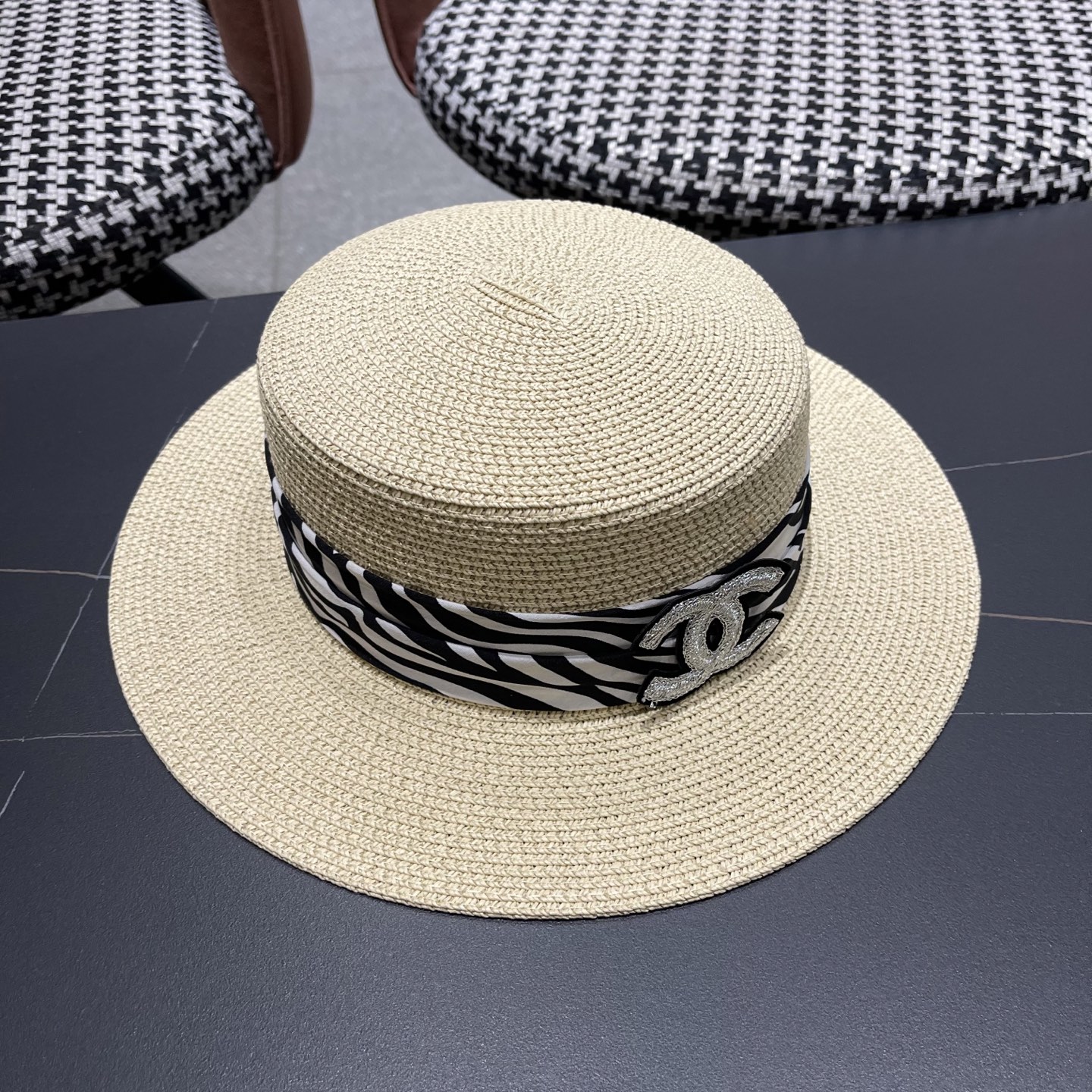  香奈儿Chanel平顶礼帽女士夏季法式时尚 2025新款草编太阳帽
子海边防晒遮阳草帽