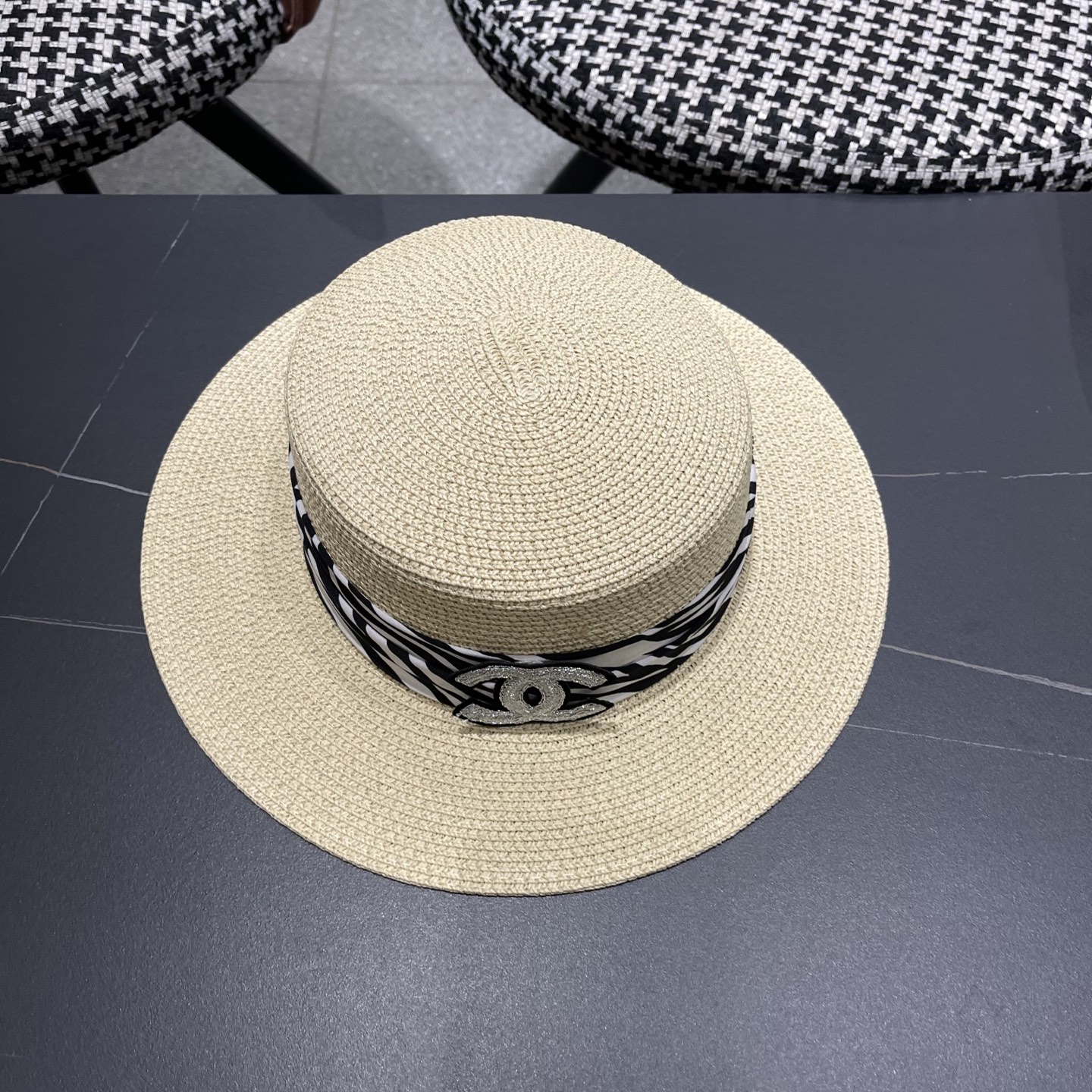  香奈儿Chanel平顶礼帽女士夏季法式时尚 2025新款草编太阳帽
子海边防晒遮阳草帽