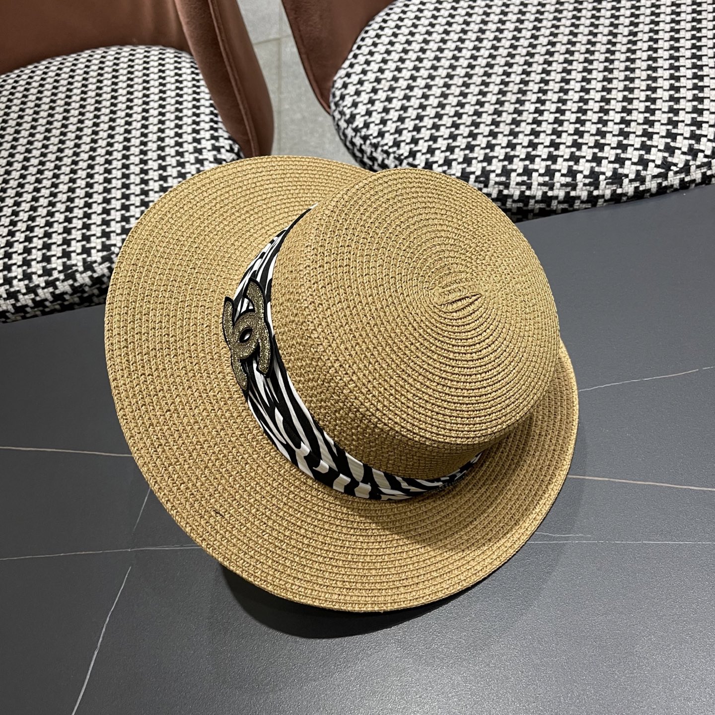  香奈儿Chanel平顶礼帽女士夏季法式时尚 2025新款草编太阳帽
子海边防晒遮阳草帽