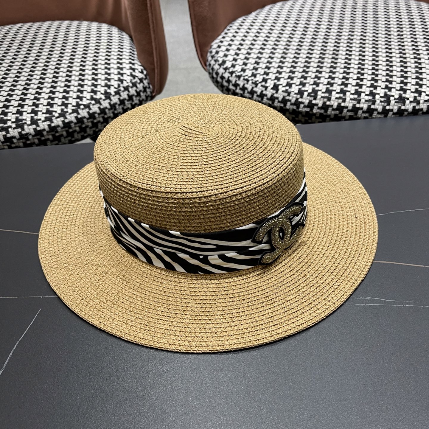  香奈儿Chanel平顶礼帽女士夏季法式时尚 2025新款草编太阳帽
子海边防晒遮阳草帽