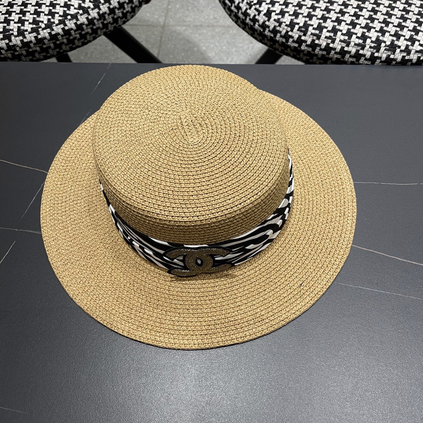  香奈儿Chanel平顶礼帽女士夏季法式时尚 2025新款草编太阳帽
子海边防晒遮阳草帽