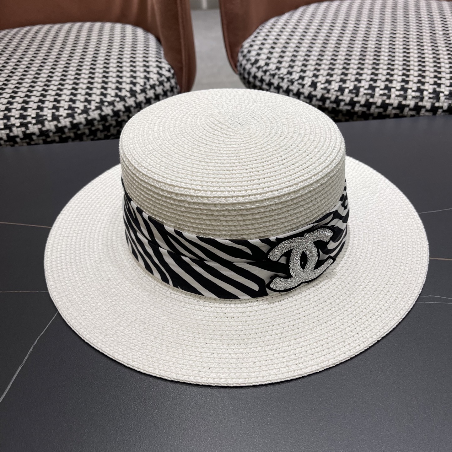  香奈儿Chanel平顶礼帽女士夏季法式时尚 2025新款草编太阳帽
子海边防晒遮阳草帽