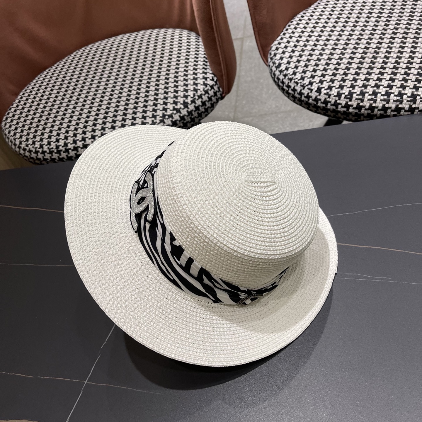  香奈儿Chanel平顶礼帽女士夏季法式时尚 2025新款草编太阳帽
子海边防晒遮阳草帽