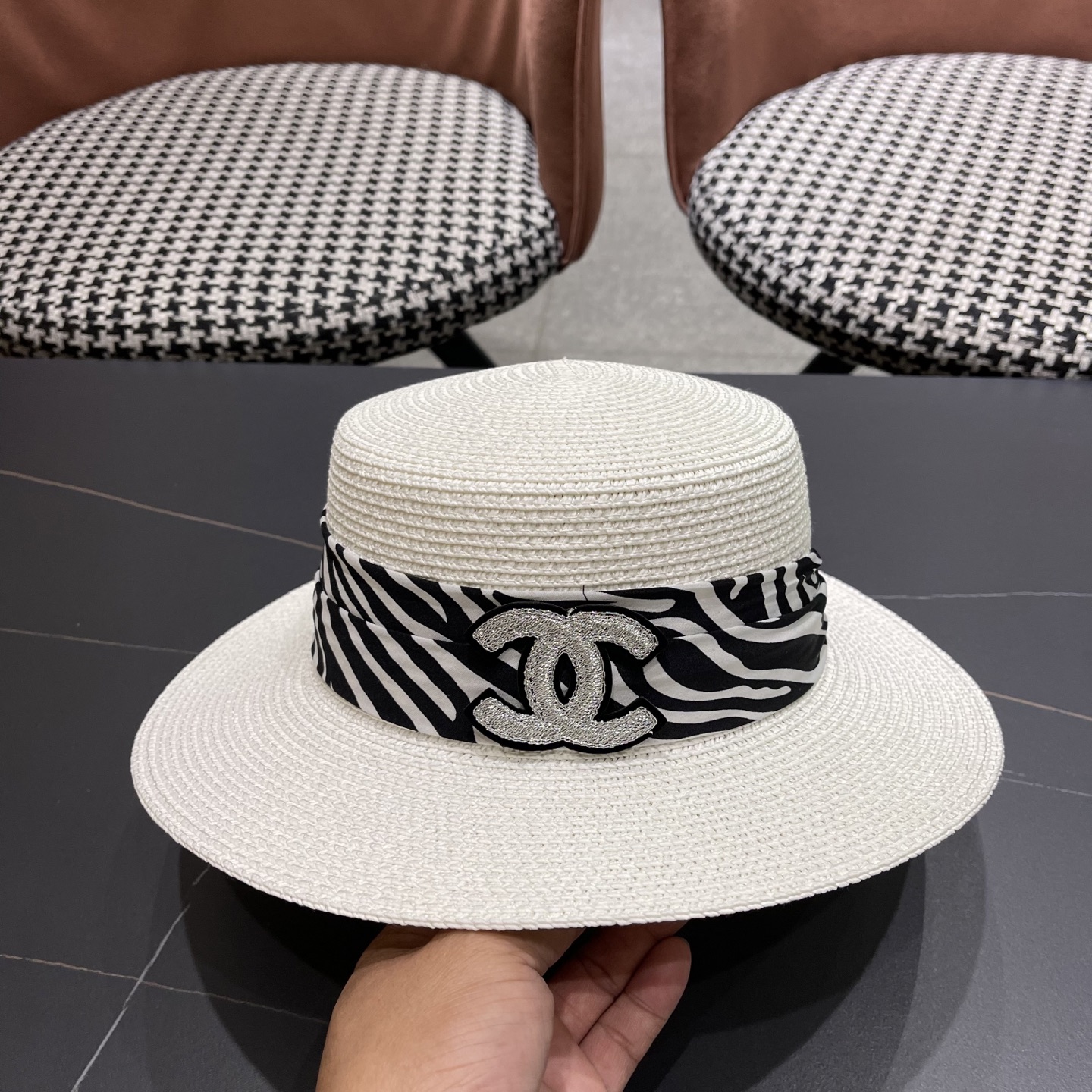  香奈儿Chanel平顶礼帽女士夏季法式时尚 2025新款草编太阳帽
子海边防晒遮阳草帽