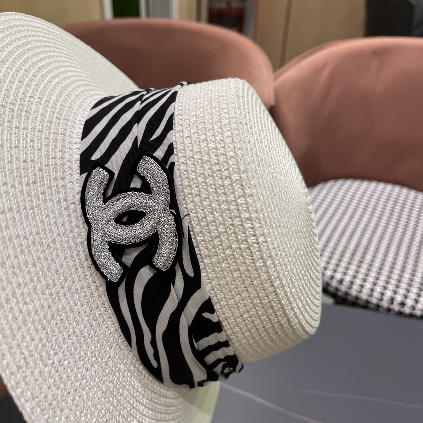  香奈儿Chanel平顶礼帽女士夏季法式时尚 2025新款草编太阳帽
子海边防晒遮阳草帽