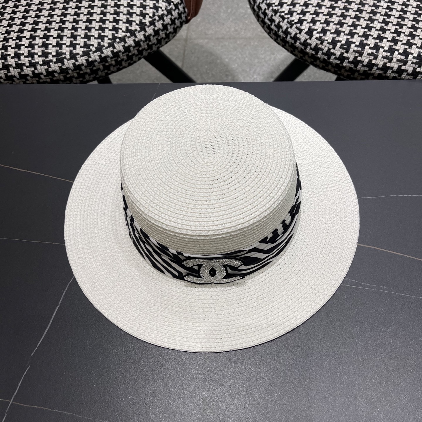  香奈儿Chanel平顶礼帽女士夏季法式时尚 2025新款草编太阳帽
子海边防晒遮阳草帽
