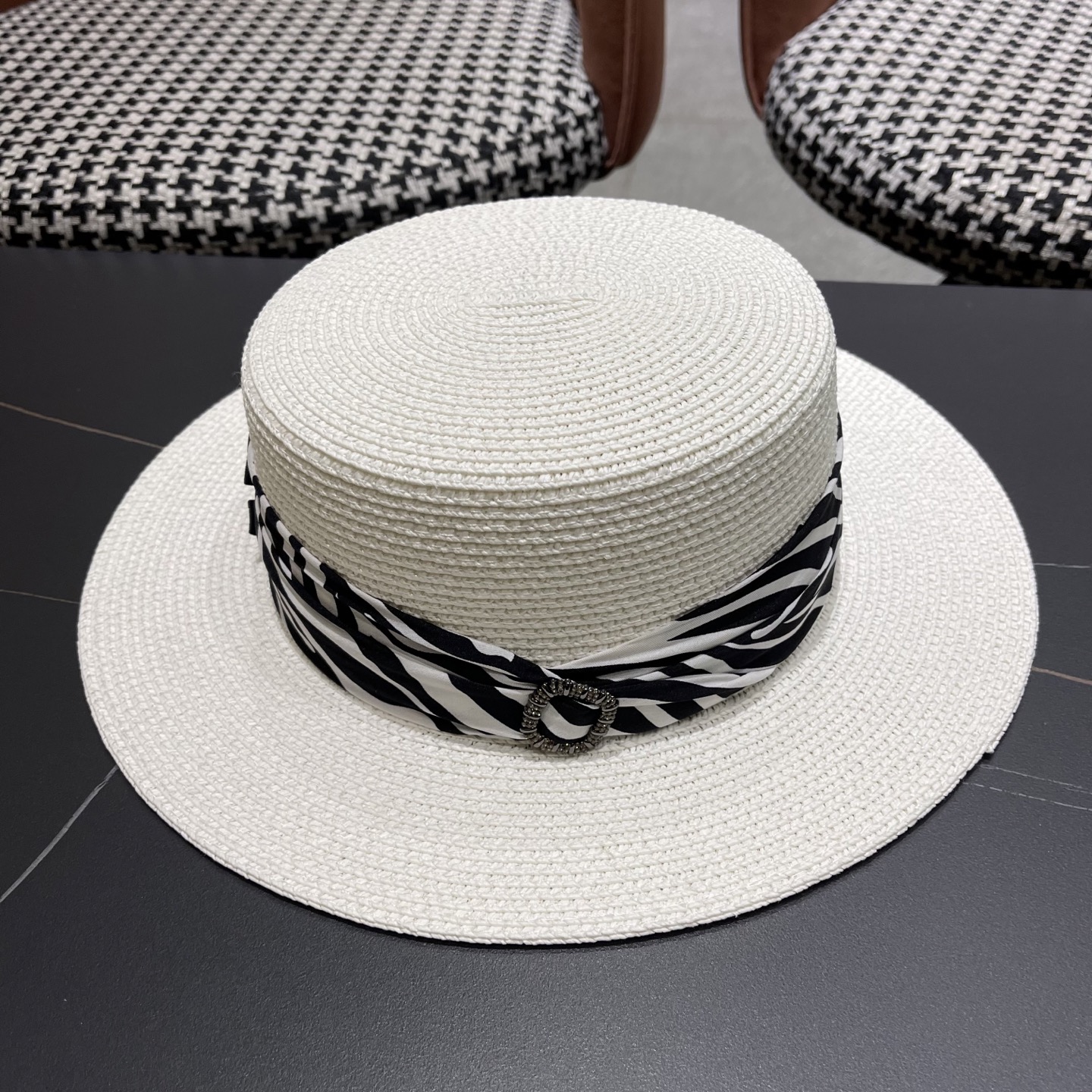  香奈儿Chanel平顶礼帽女士夏季法式时尚 2025新款草编太阳帽
子海边防晒遮阳草帽