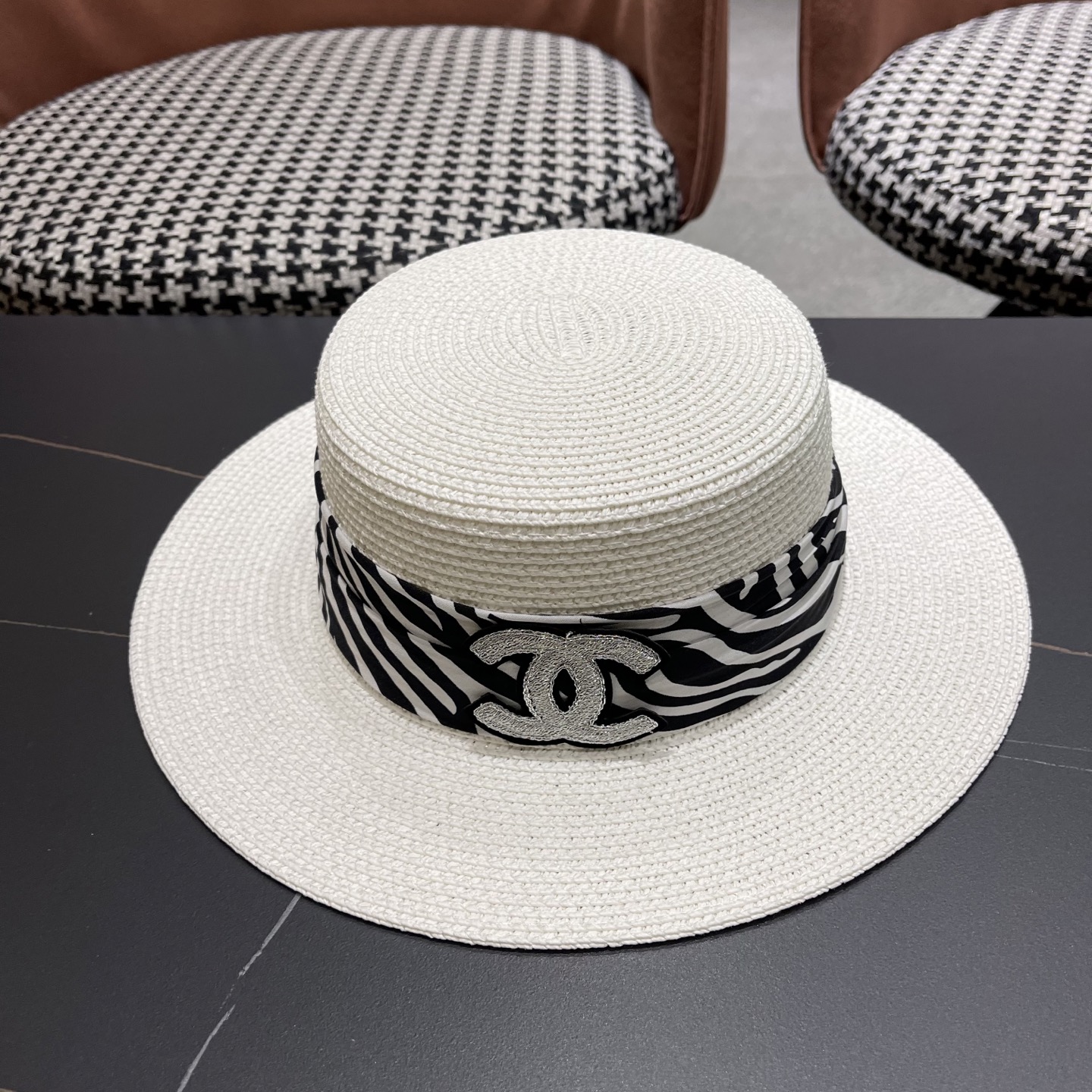 NO:227700,Chanel Chanel top hat ladies summer French fashion 2025 new straw woven sun hat seaside sun protection sun hat straw hat straw hat fisherman hat baseball hat, hat, chanel, chanel, espadrilles, espadrilles, hats19860909香奈儿Chanel平顶礼帽女士夏季法式时尚 2025新款草编太阳帽 子海边防晒遮阳草帽帽子草帽渔夫帽棒球帽,帽子,chanel,chanel,espadrilles,espadrilles,hats,hat