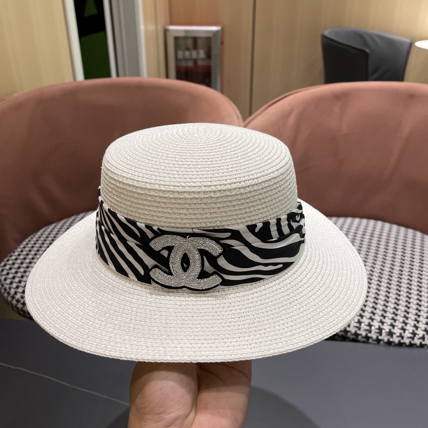 香奈儿Chanel平顶礼帽女士夏季法式时尚 2025新款草编太阳帽
子海边防晒遮阳草帽