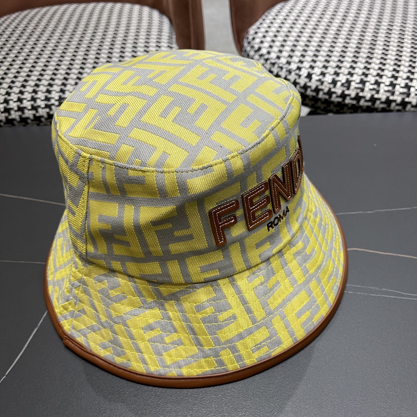  FENDI 芬迪 2025新款韩版时尚原单渔夫帽 官网新品😱简约大气👍 細節做工完美❤爱不释手👍亲，赶