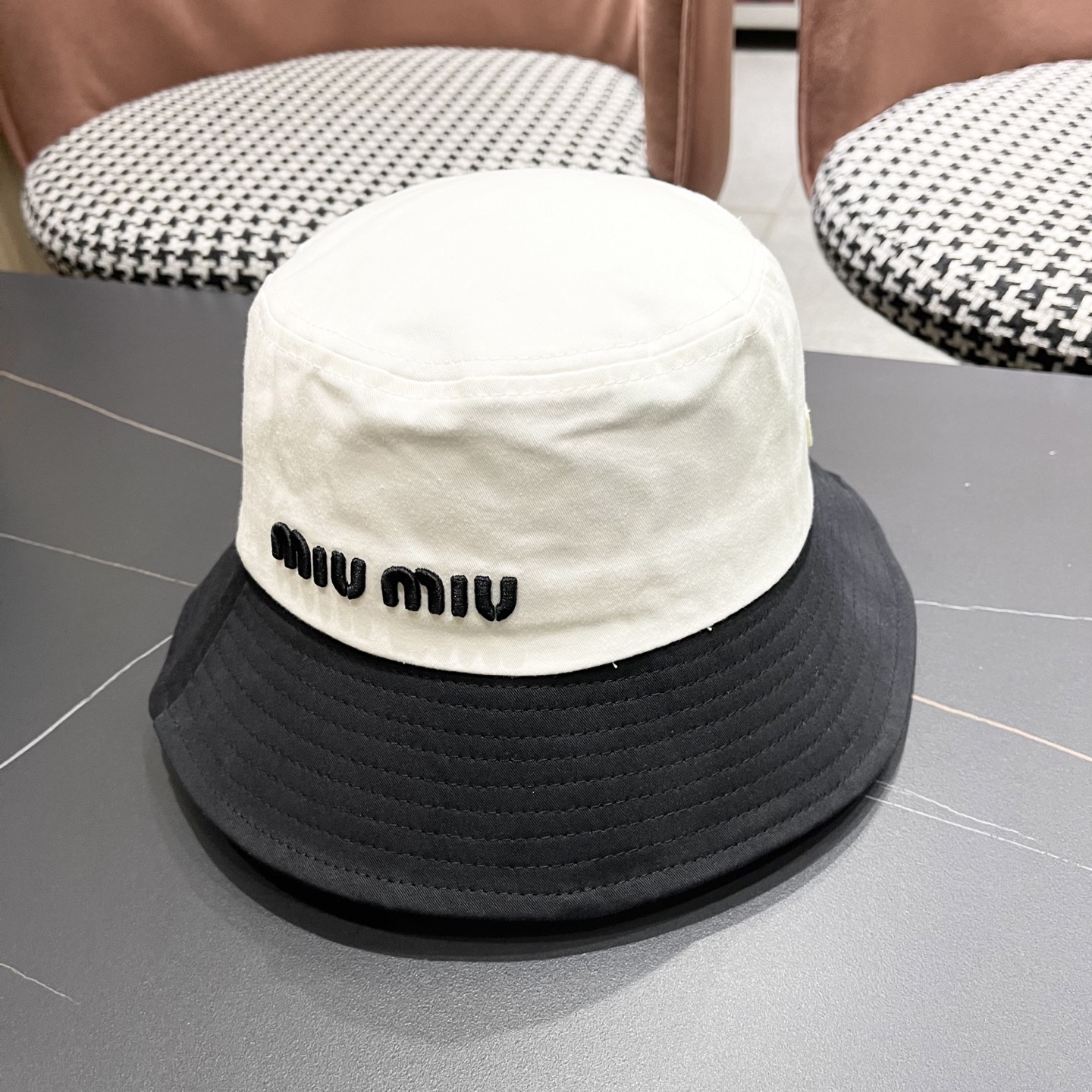 谬谬miumiu 官网同步上线 韩版新款英式运动款重工定制款1:1原单品质 男女通用渔夫帽 原版质量专柜