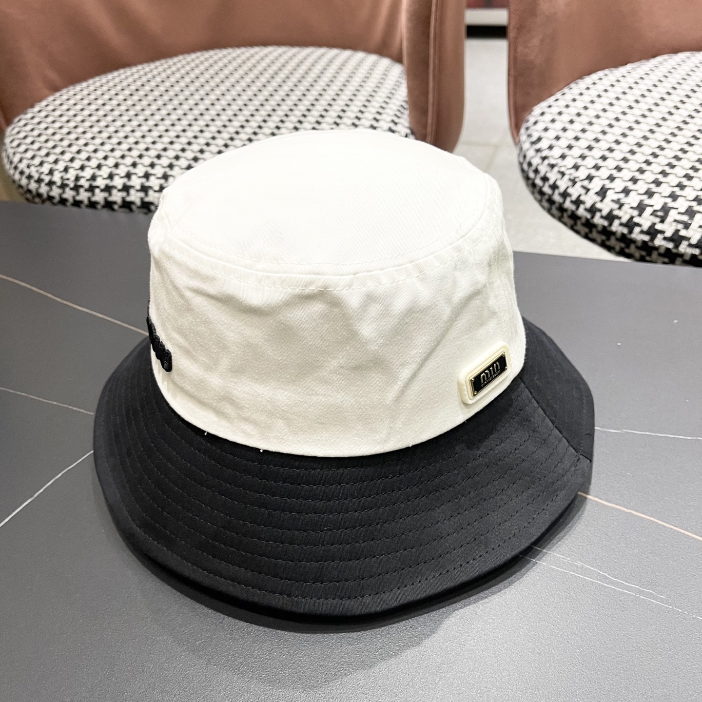 谬谬miumiu 官网同步上线 韩版新款英式运动款重工定制款1:1原单品质 男女通用渔夫帽 原版质量专柜