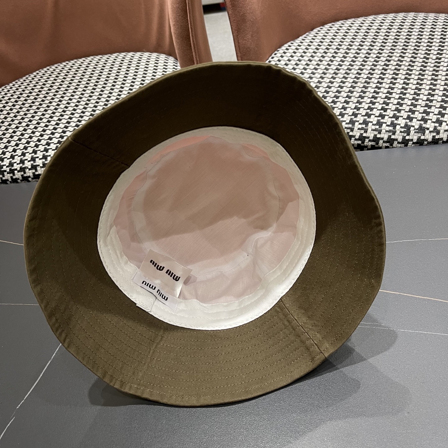 谬谬miumiu 官网同步上线 韩版新款英式运动款重工定制款1:1原单品质 男女通用渔夫帽 原版质量专柜