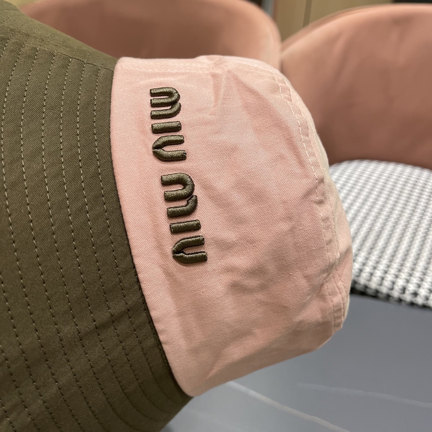 谬谬miumiu 官网同步上线 韩版新款英式运动款重工定制款1:1原单品质 男女通用渔夫帽 原版质量专柜