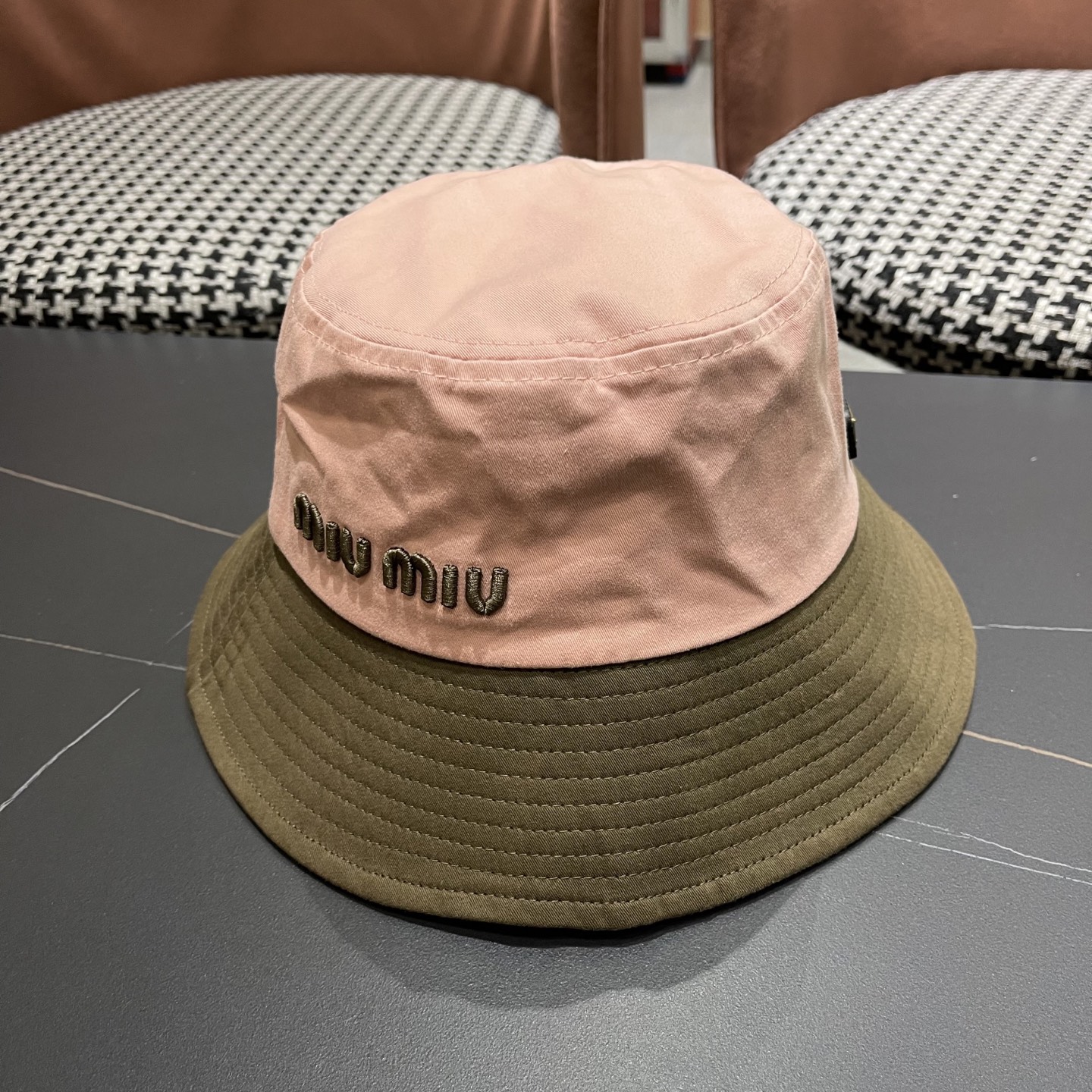 谬谬miumiu 官网同步上线 韩版新款英式运动款重工定制款1:1原单品质 男女通用渔夫帽 原版质量专柜