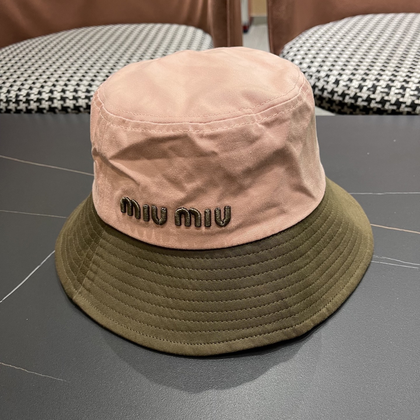 谬谬miumiu 官网同步上线 韩版新款英式运动款重工定制款1:1原单品质 男女通用渔夫帽 原版质量专柜