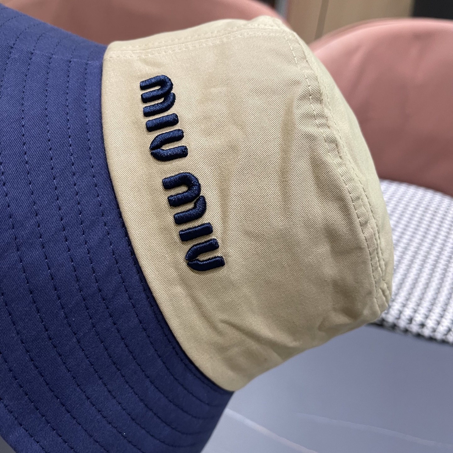 谬谬miumiu 官网同步上线 韩版新款英式运动款重工定制款1:1原单品质 男女通用渔夫帽 原版质量专柜