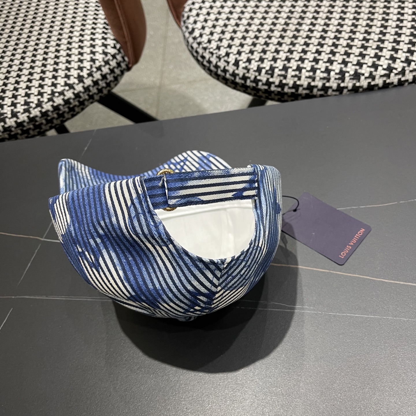 LV路易威登新款原单棒球帽，1:1开模订制，原版专柜长年爆版，质量超棒，基础头围56，贴片可调节。👉