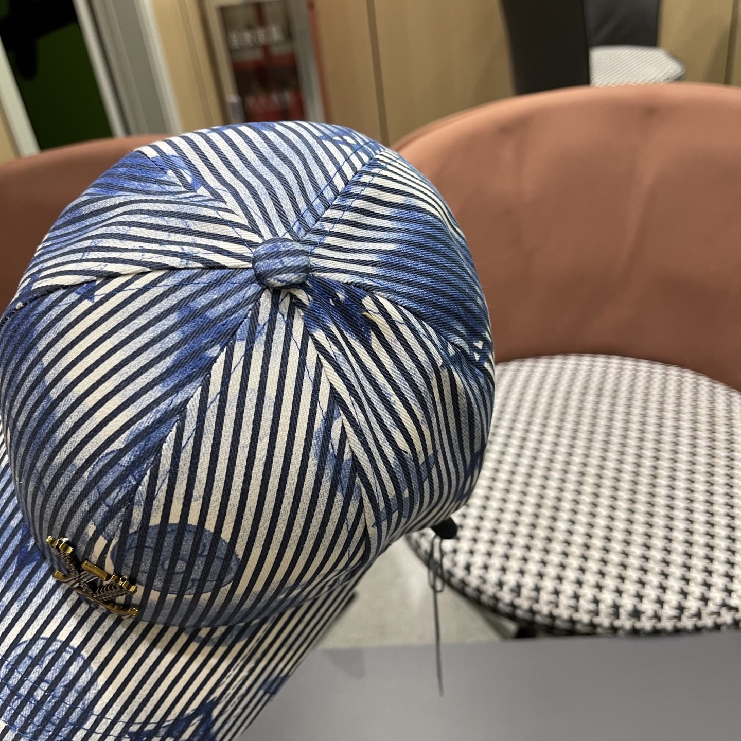 LV路易威登新款原单棒球帽，1:1开模订制，原版专柜长年爆版，质量超棒，基础头围56，贴片可调节。👉