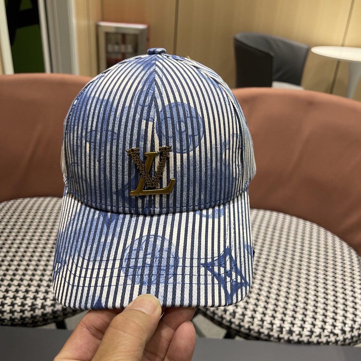 LV路易威登新款原单棒球帽，1:1开模订制，原版专柜长年爆版，质量超棒，基础头围56，贴片可调节。👉