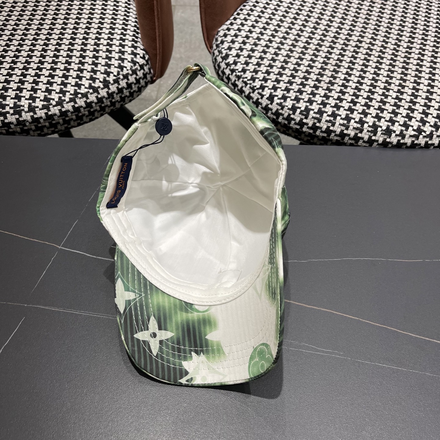 LV路易威登新款原单棒球帽，1:1开模订制，原版专柜长年爆版，质量超棒，基础头围56，贴片可调节。👉