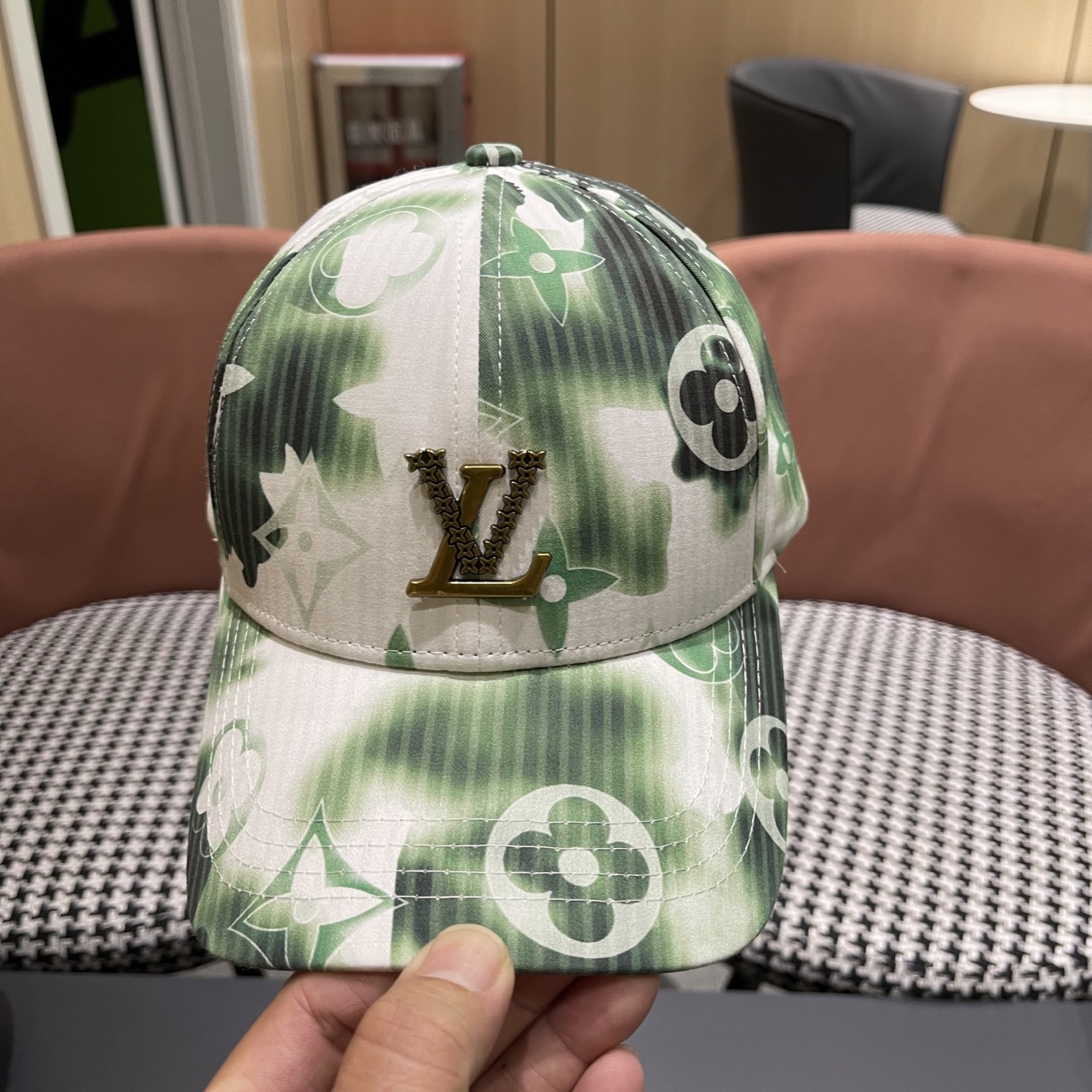 LV路易威登新款原单棒球帽，1:1开模订制，原版专柜长年爆版，质量超棒，基础头围56，贴片可调节。👉