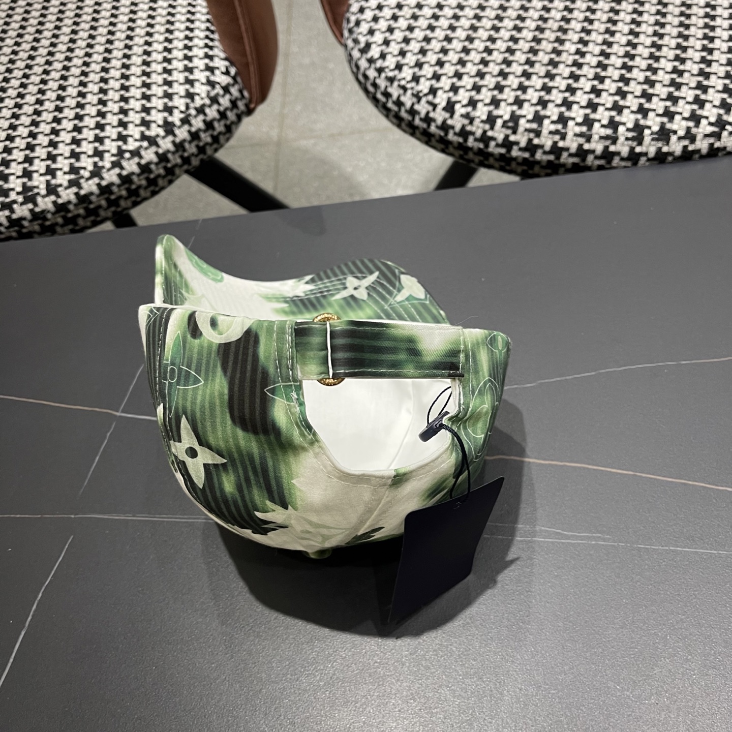 LV路易威登新款原单棒球帽，1:1开模订制，原版专柜长年爆版，质量超棒，基础头围56，贴片可调节。👉