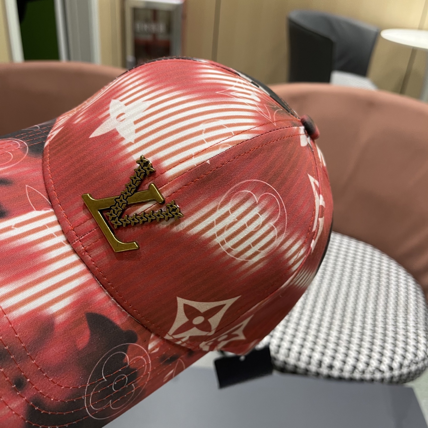 LV路易威登新款原单棒球帽，1:1开模订制，原版专柜长年爆版，质量超棒，基础头围56，贴片可调节。👉