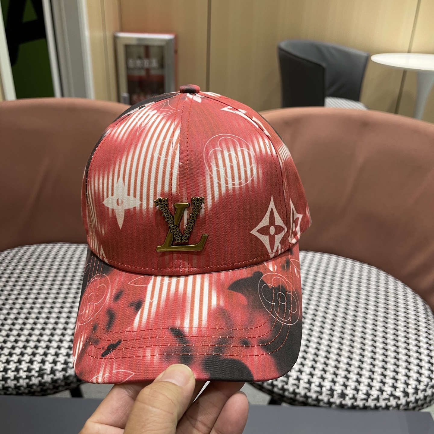 LV路易威登新款原单棒球帽，1:1开模订制，原版专柜长年爆版，质量超棒，基础头围56，贴片可调节。👉