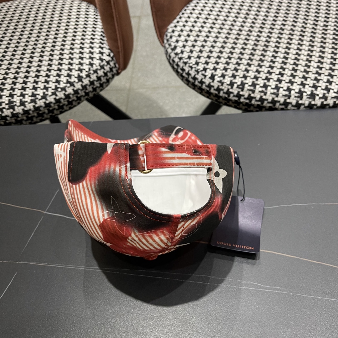 LV路易威登新款原单棒球帽，1:1开模订制，原版专柜长年爆版，质量超棒，基础头围56，贴片可调节。👉