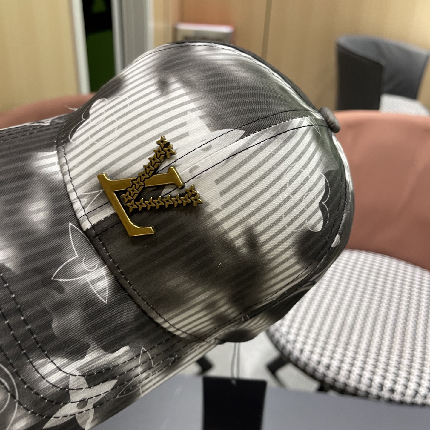 LV路易威登新款原单棒球帽，1:1开模订制，原版专柜长年爆版，质量超棒，基础头围56，贴片可调节。👉