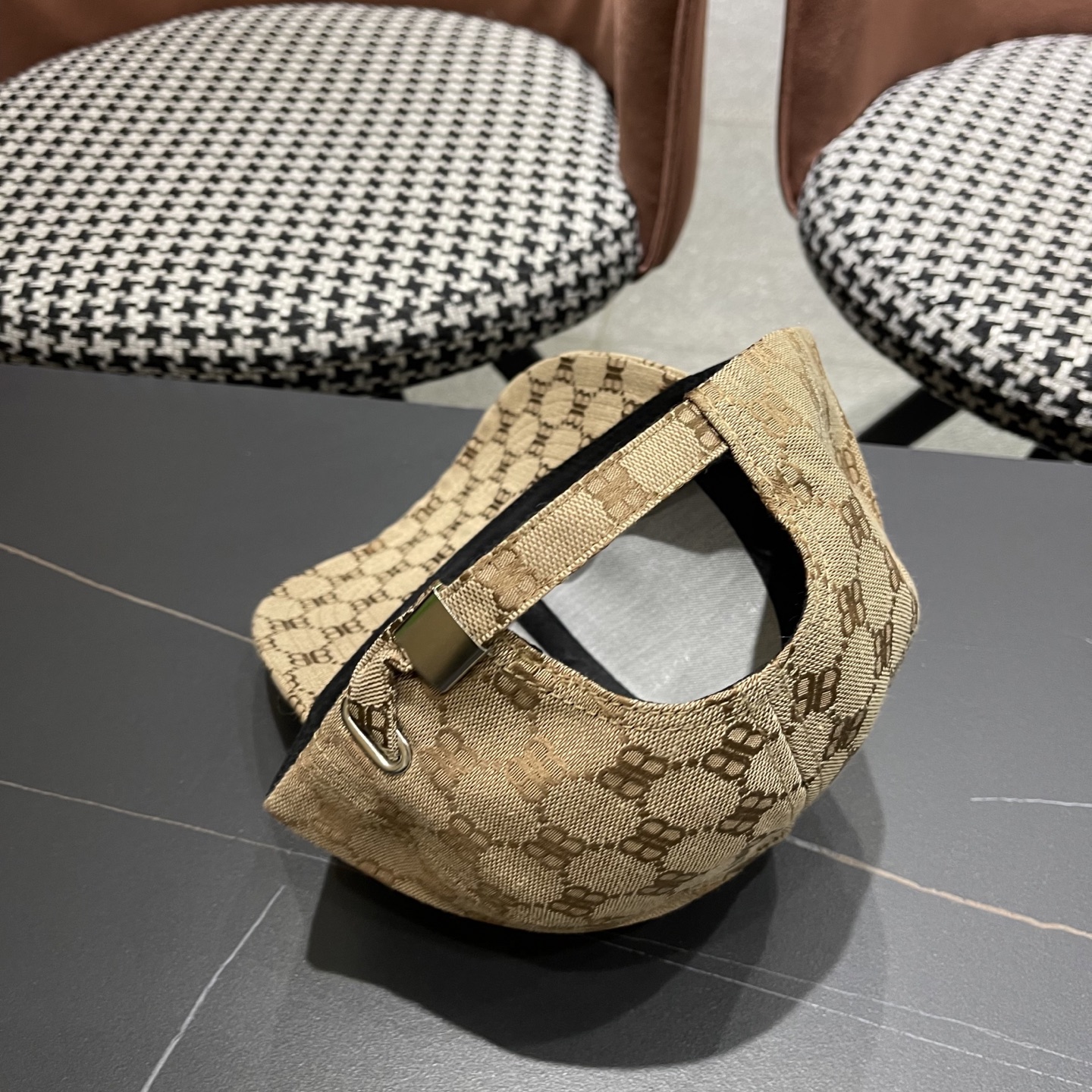 PBALENCIAGA 2025巴黎世家新款logo棒球帽，很酷的色系，男女佩戴都有不同style，第一
