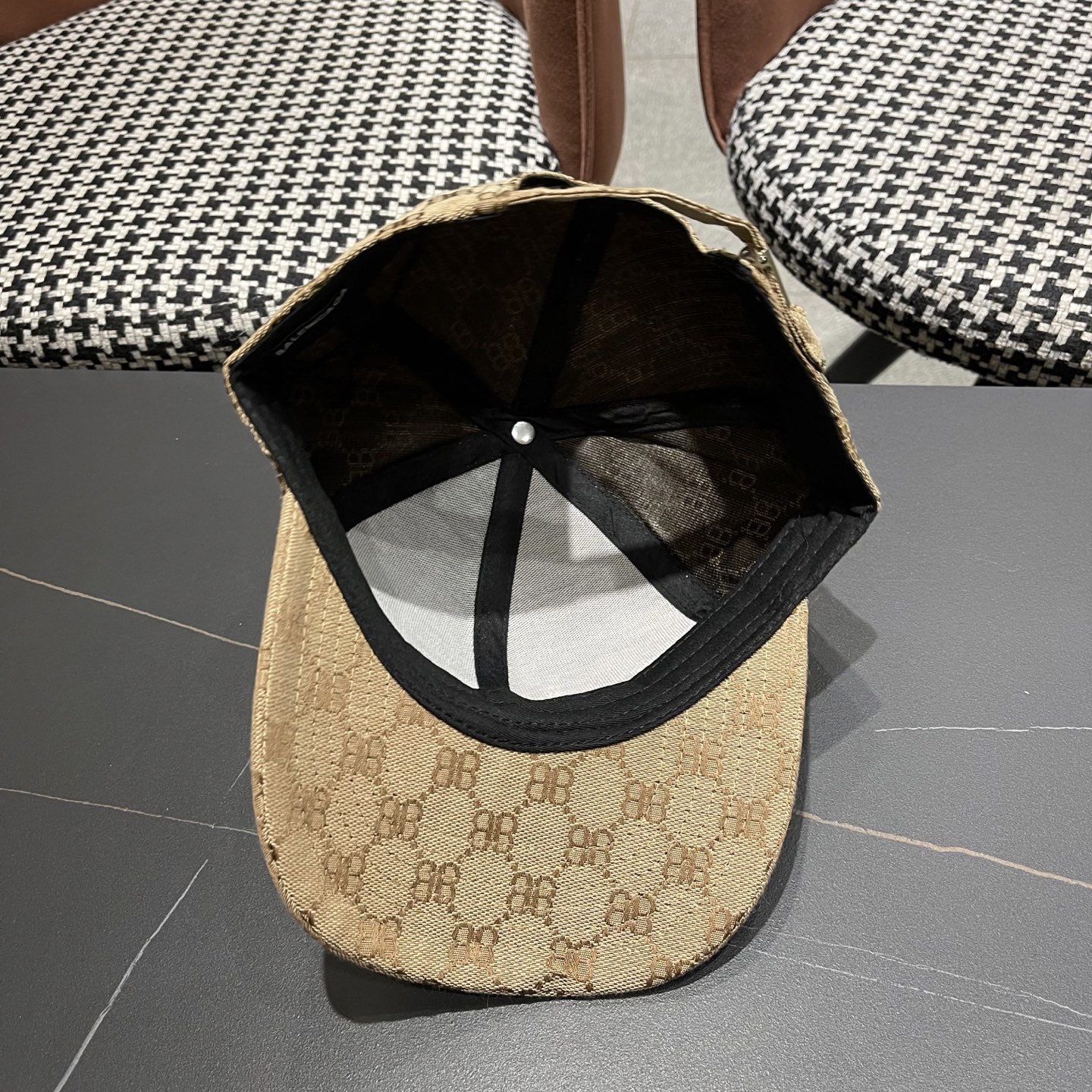 PBALENCIAGA 2025巴黎世家新款logo棒球帽，很酷的色系，男女佩戴都有不同style，第一