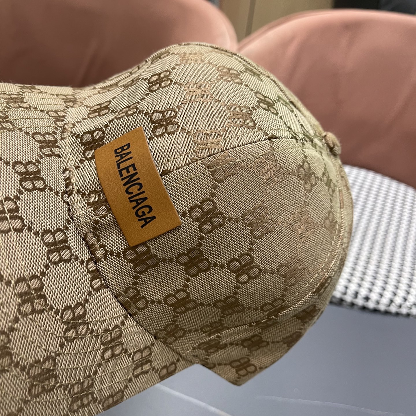 PBALENCIAGA 2025巴黎世家新款logo棒球帽，很酷的色系，男女佩戴都有不同style，第一