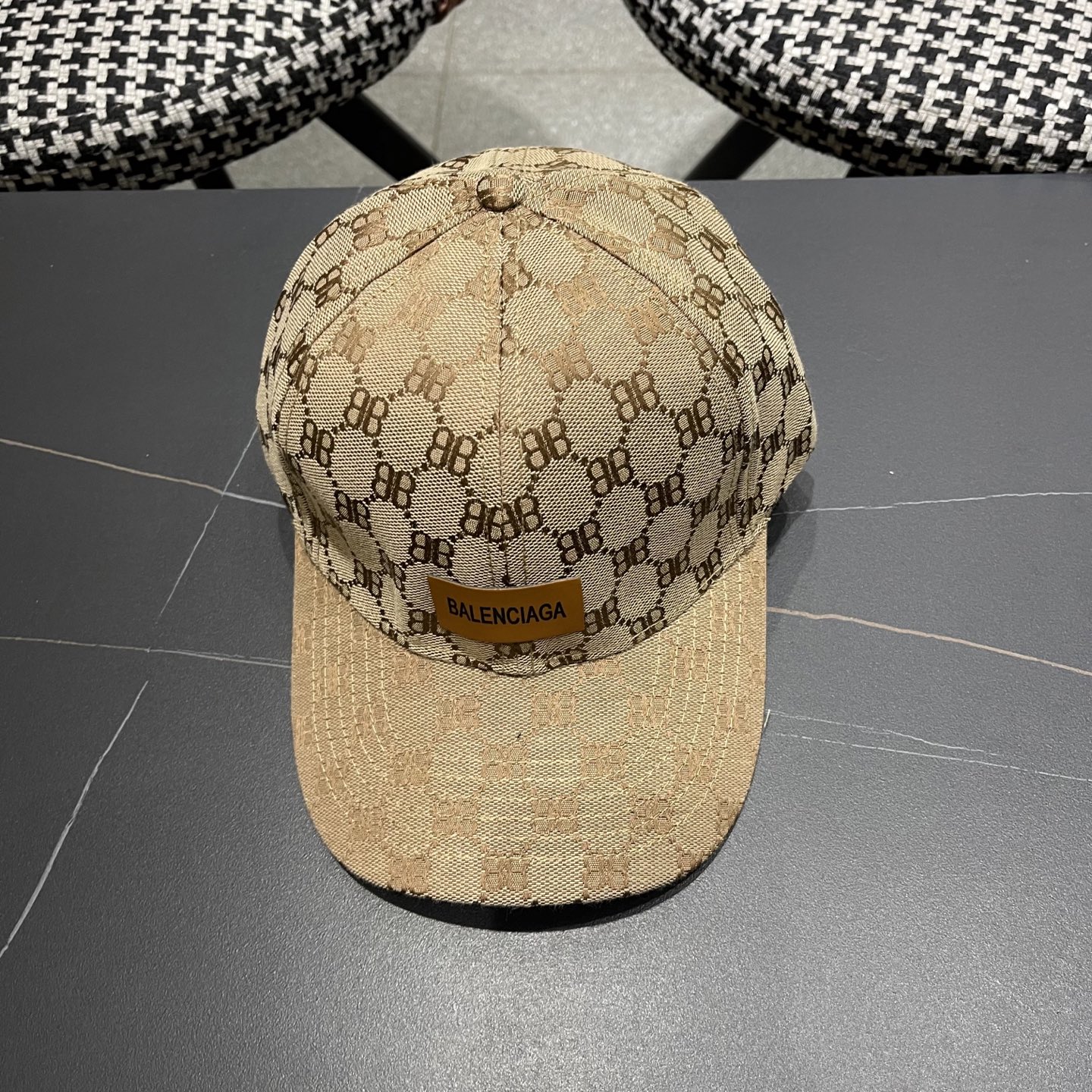 PBALENCIAGA 2025巴黎世家新款logo棒球帽，很酷的色系，男女佩戴都有不同style，第一