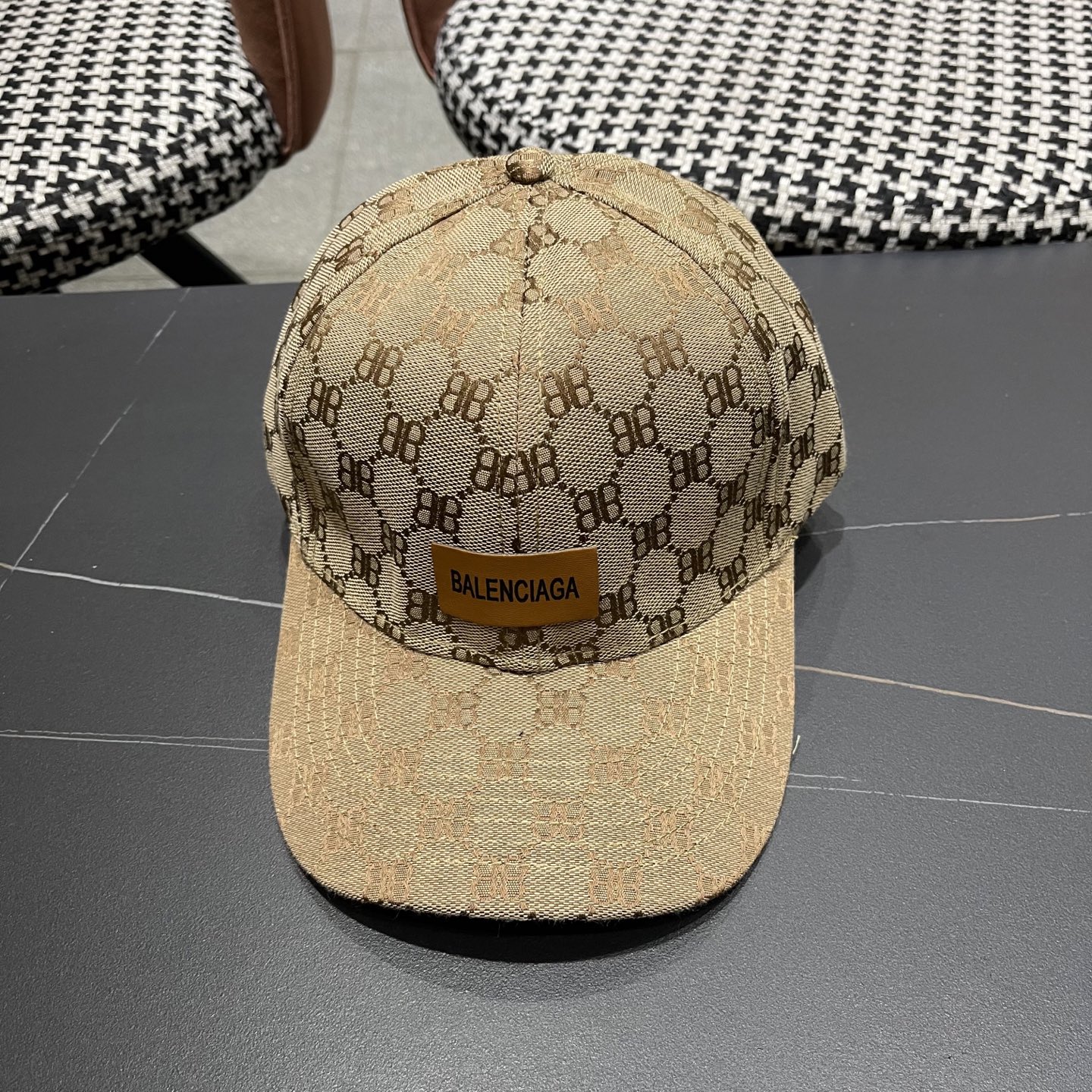 PBALENCIAGA 2025巴黎世家新款logo棒球帽，很酷的色系，男女佩戴都有不同style，第一