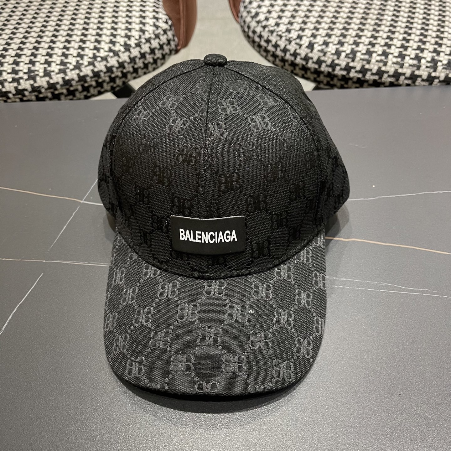PBALENCIAGA 2025巴黎世家新款logo棒球帽，很酷的色系，男女佩戴都有不同style，第一