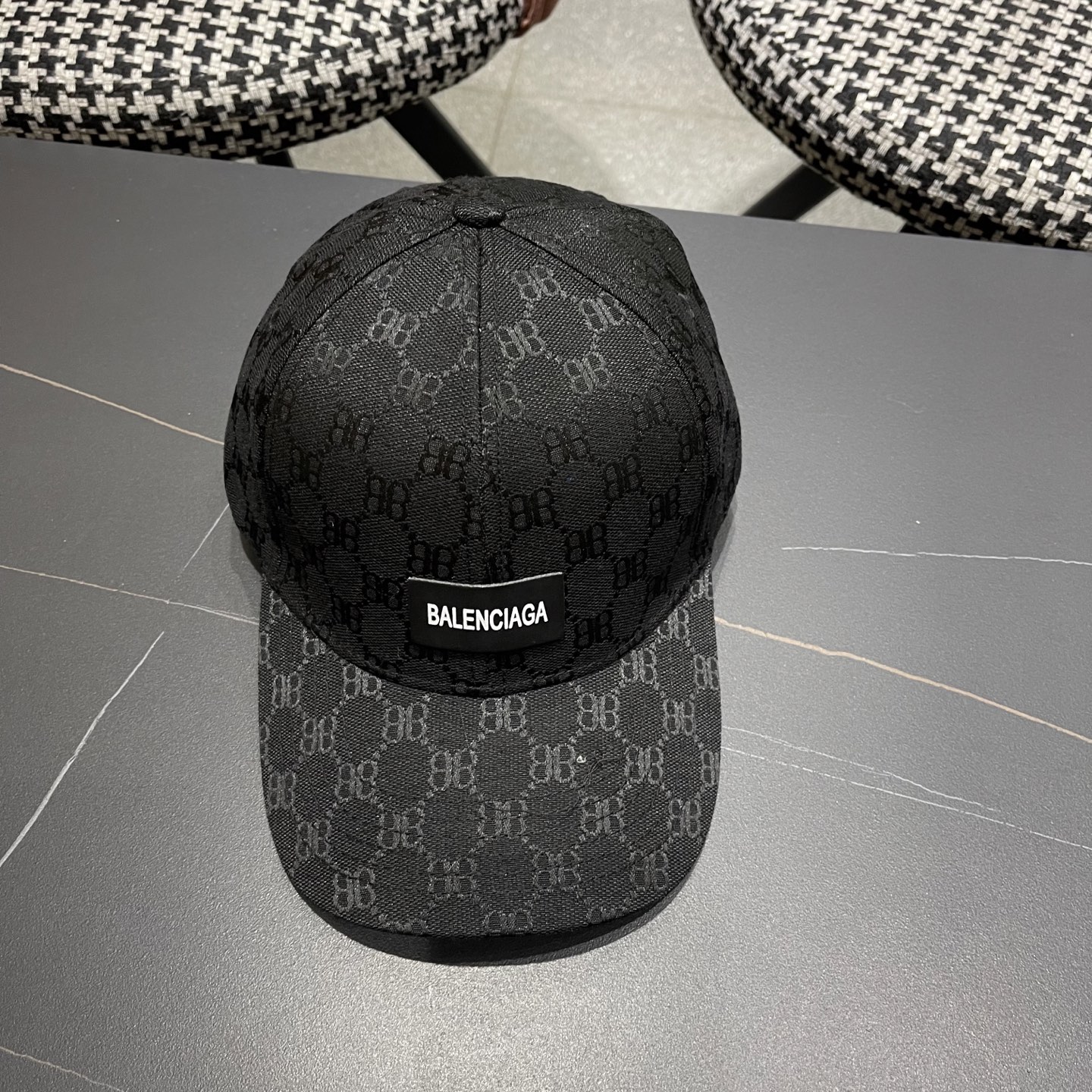 PBALENCIAGA 2025巴黎世家新款logo棒球帽，很酷的色系，男女佩戴都有不同style，第一