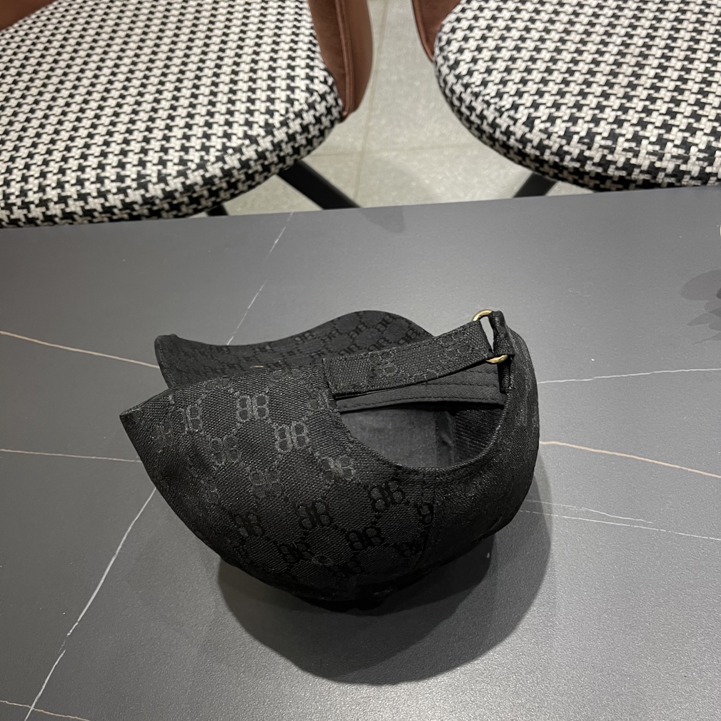 PBALENCIAGA 2025巴黎世家新款logo棒球帽，很酷的色系，男女佩戴都有不同style，第一