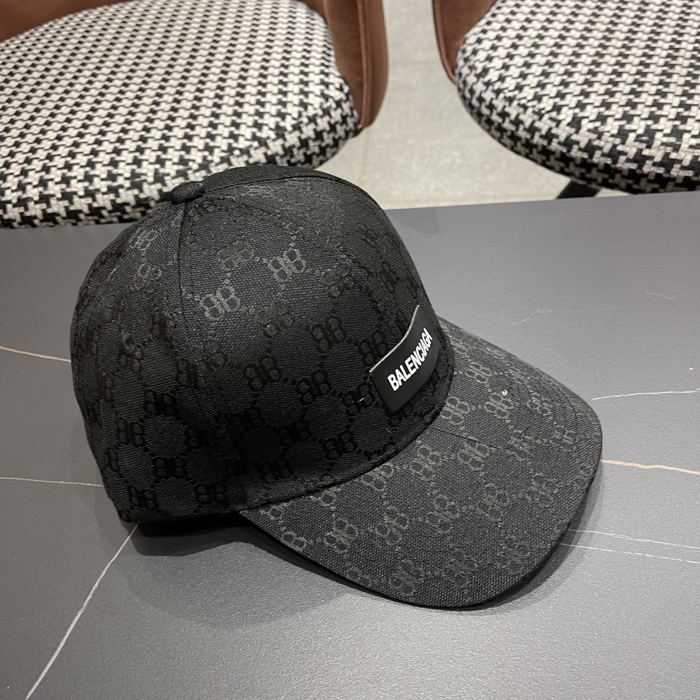 PBALENCIAGA 2025巴黎世家新款logo棒球帽，很酷的色系，男女佩戴都有不同style，第一