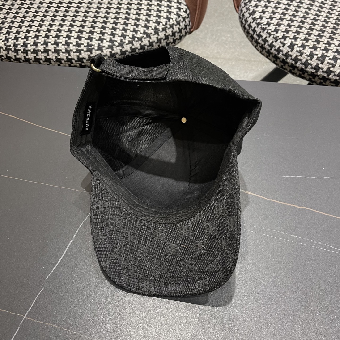 PBALENCIAGA 2025巴黎世家新款logo棒球帽，很酷的色系，男女佩戴都有不同style，第一